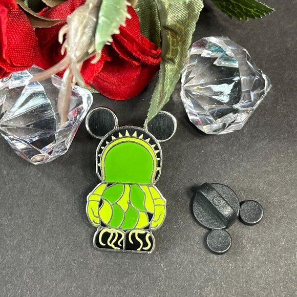 Disney Mickey Mouse Trading Pin Venus Flytrap Vinylmation Lapel Pin Brooch Badge - Picture 3 of 6